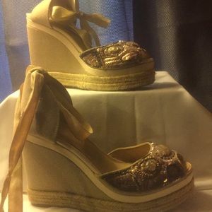 Lace up wedges❤️